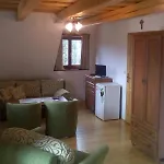 Rekreacna Pod Jedlovinou, بيت خشبي