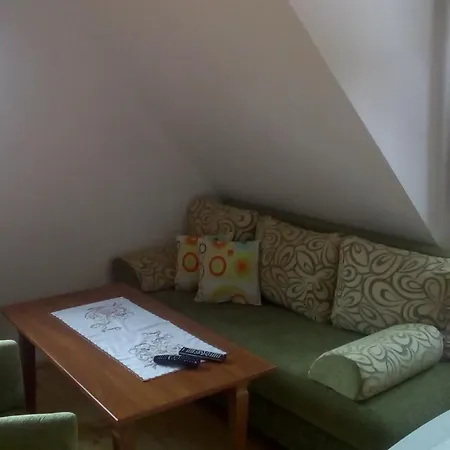 Rekreacna Pod Jedlovinou, Lodge